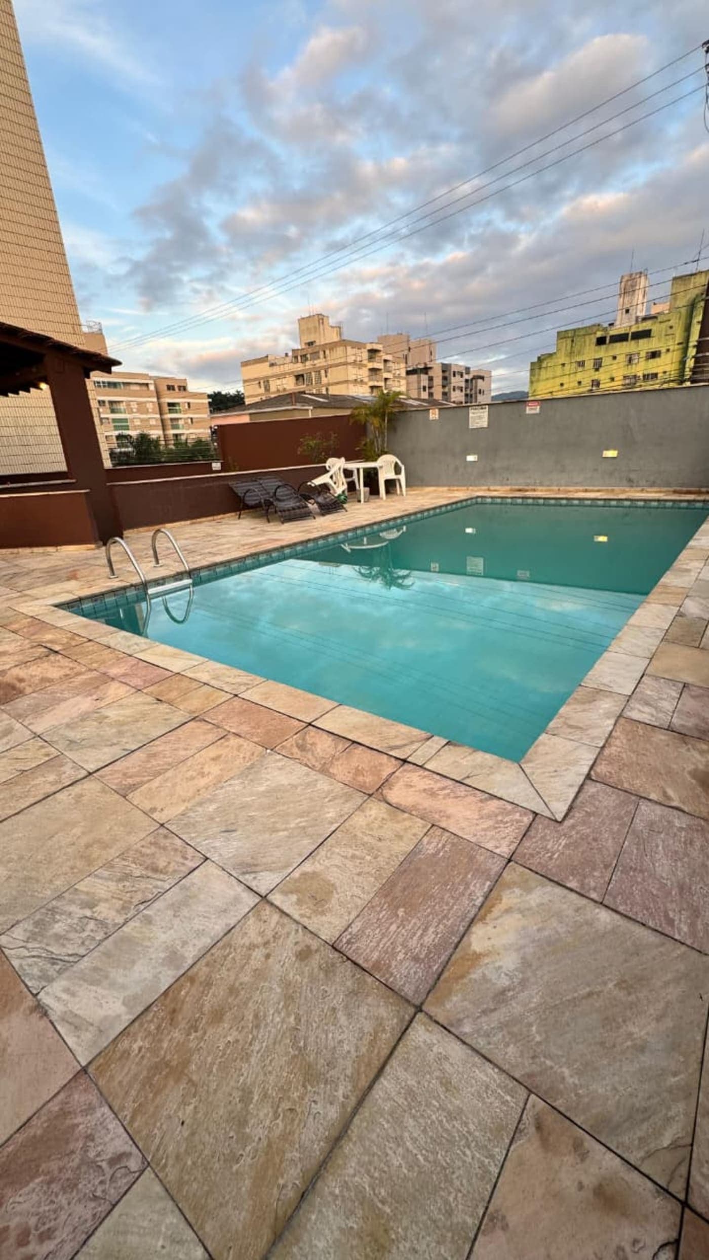 BAIXOU DE PREÇO - Apartamento REFORMADO no Jardim Enseada - Guarujá — foto 1
