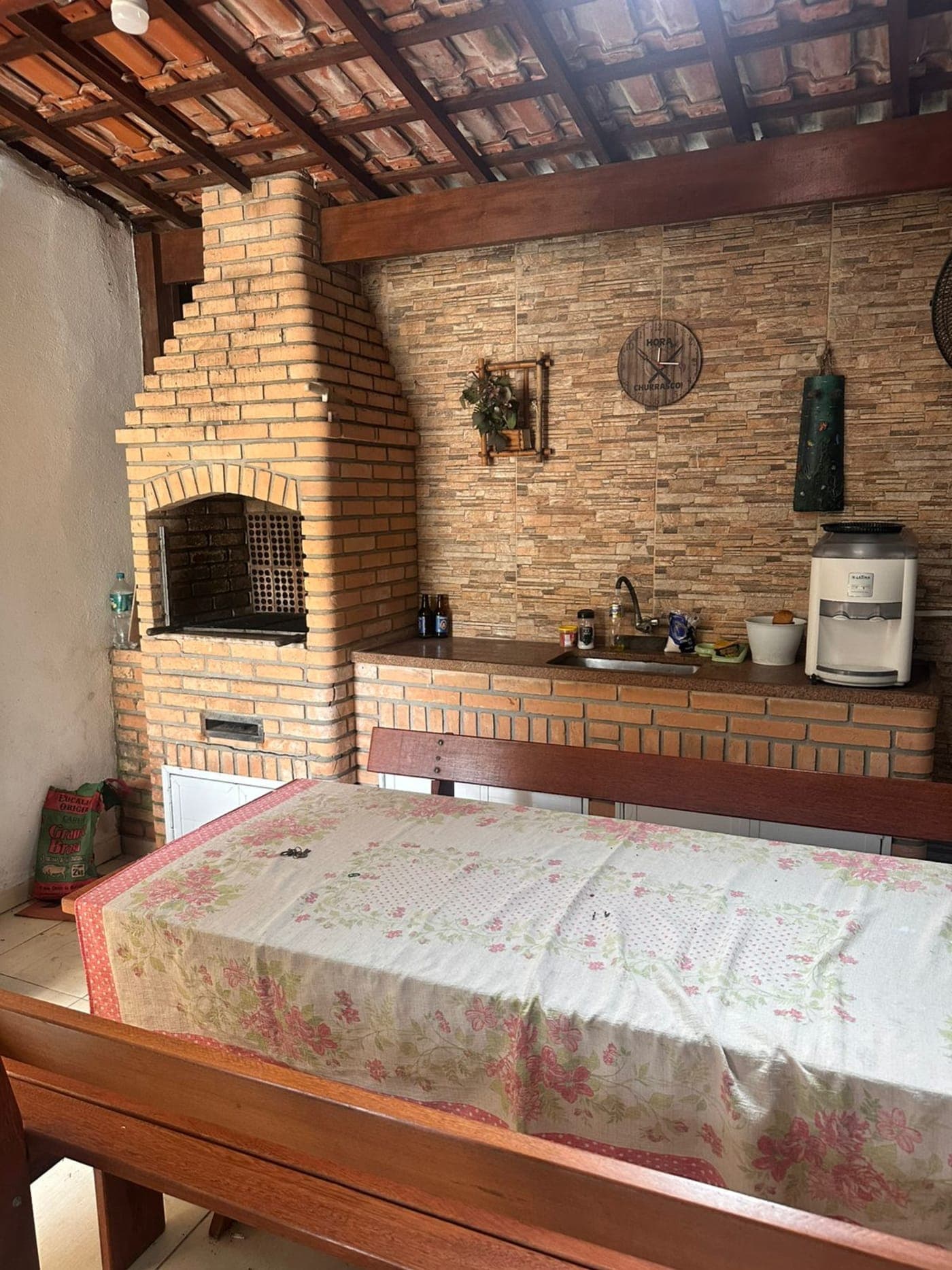 Sobrado grande com 3 quartos, 2 banheiros, área gourmet no bairro Santo Antonio em Guarujá — foto 1